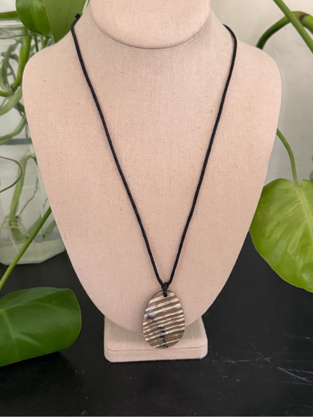 Vintage 90’s Y2K Large Abalone Shell Pendant Leather Cord Necklace